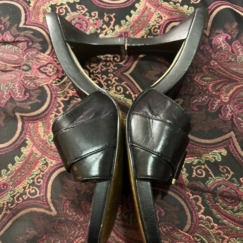 Liz Claiborne Flex Sandals size 8 1/2 leather upper in great condition.